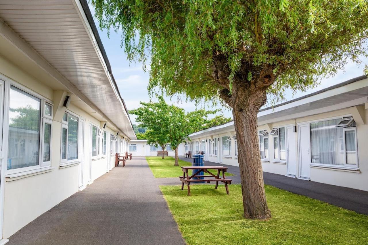 Sand Bay Holiday Village - Adults Only Weston-super-Mare Exterior photo